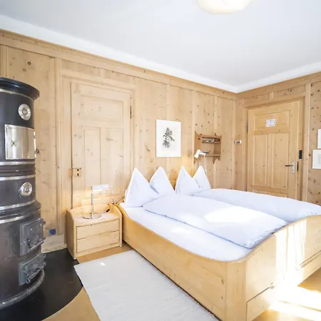 Chasa Suot Chaste 公寓 *